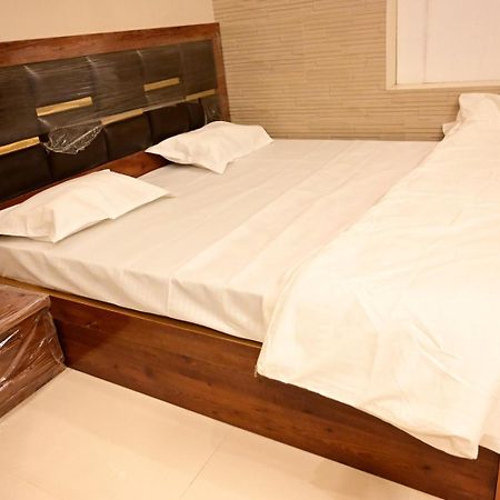 Hotel Sri Ram Lalla International Ayodhya Zewnętrze zdjęcie