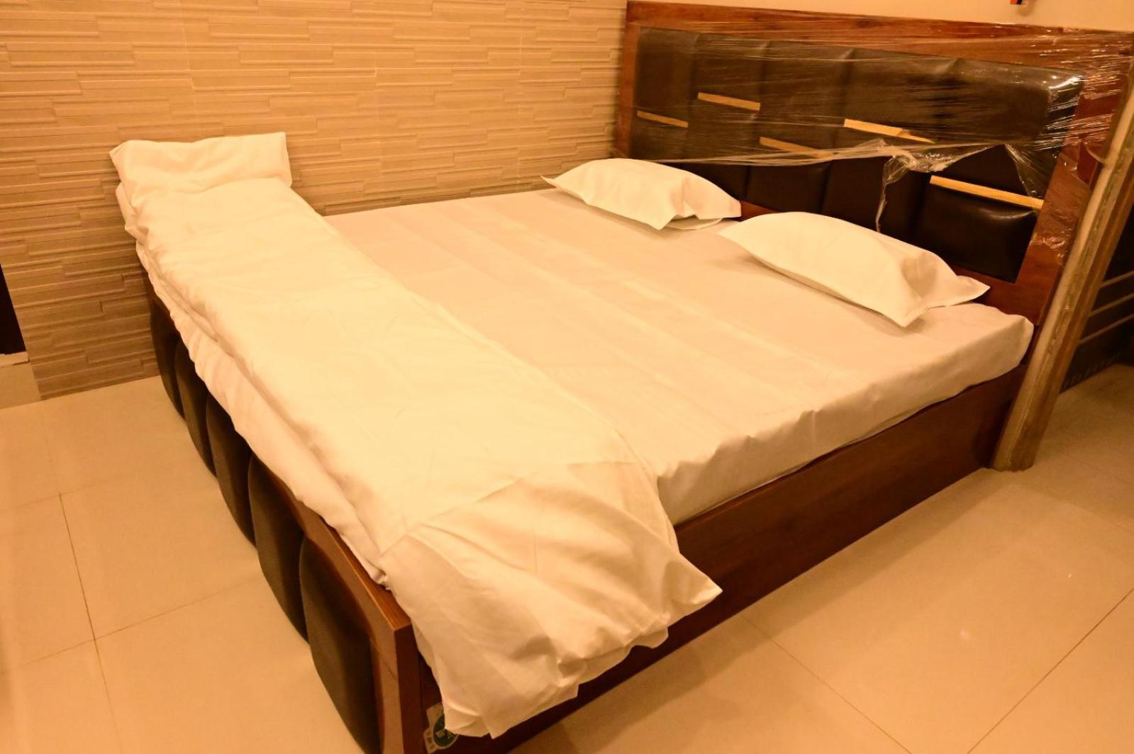 Hotel Sri Ram Lalla International Ayodhya Zewnętrze zdjęcie