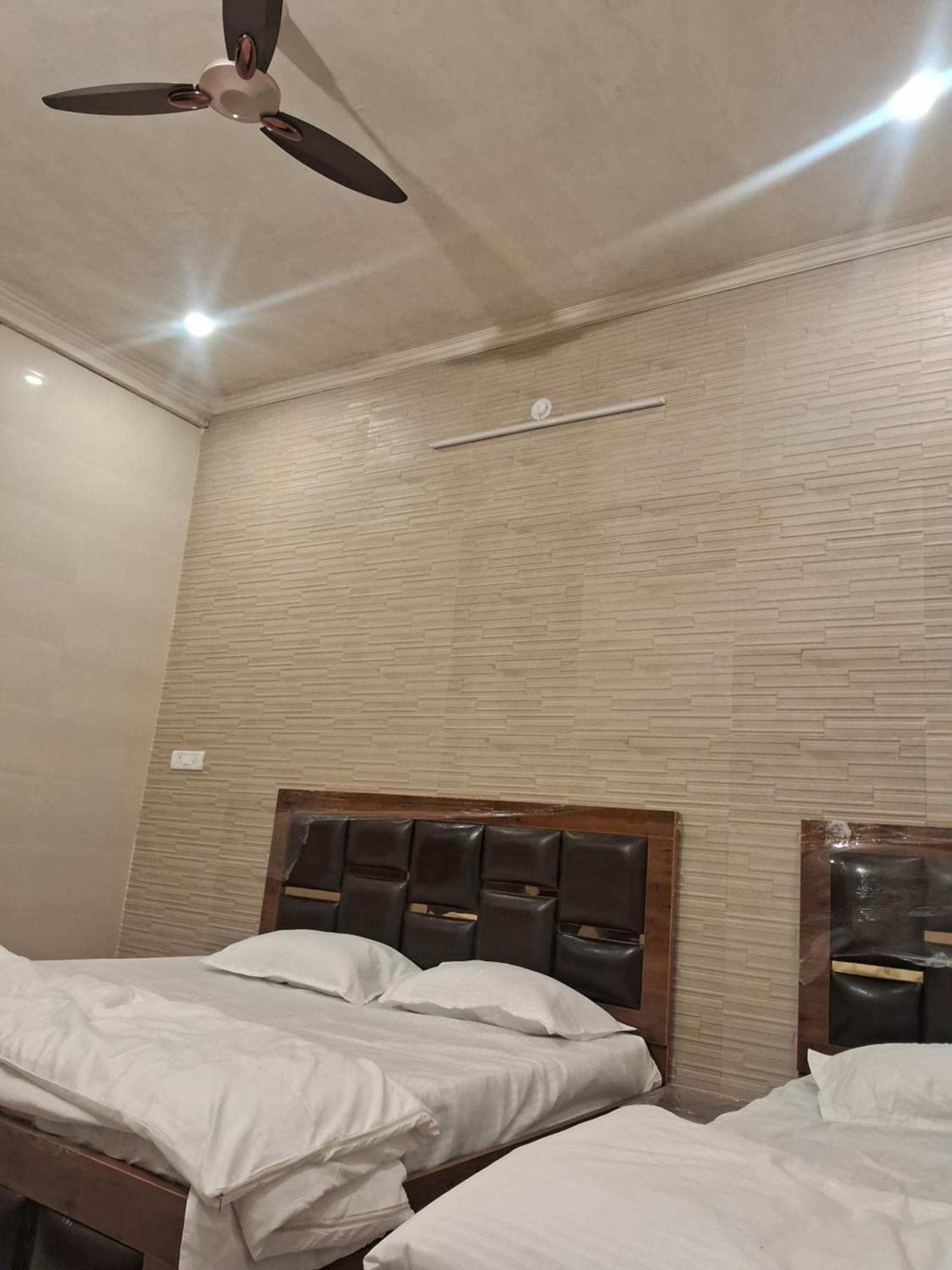 Hotel Sri Ram Lalla International Ayodhya Zewnętrze zdjęcie