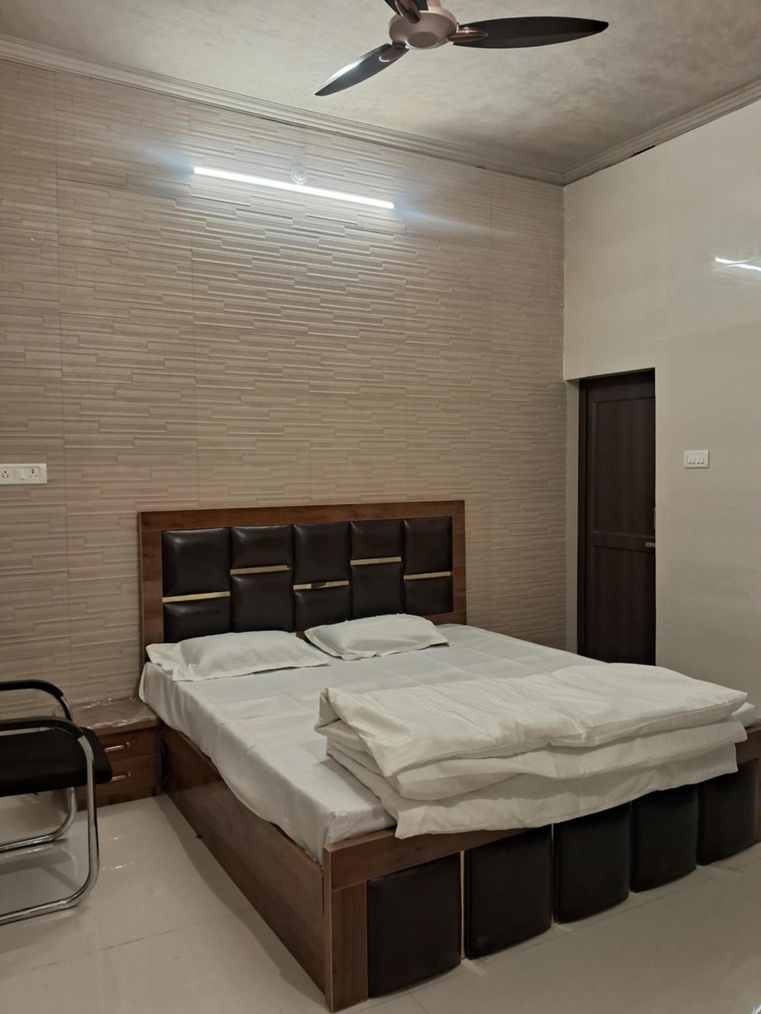 Hotel Sri Ram Lalla International Ayodhya Zewnętrze zdjęcie